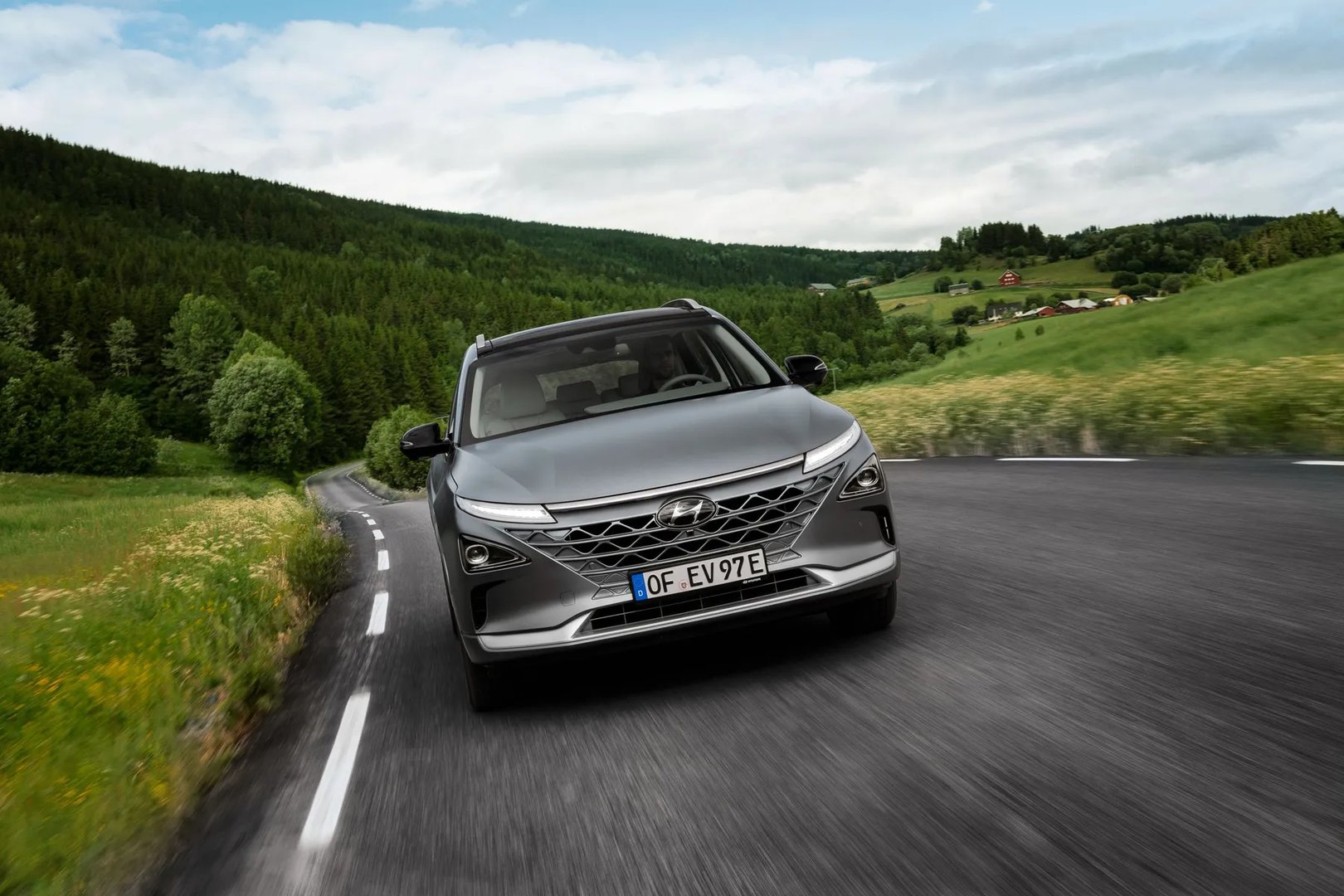 Hyundai_Nexo_1_generation__SUV_5-doors__12.jpg