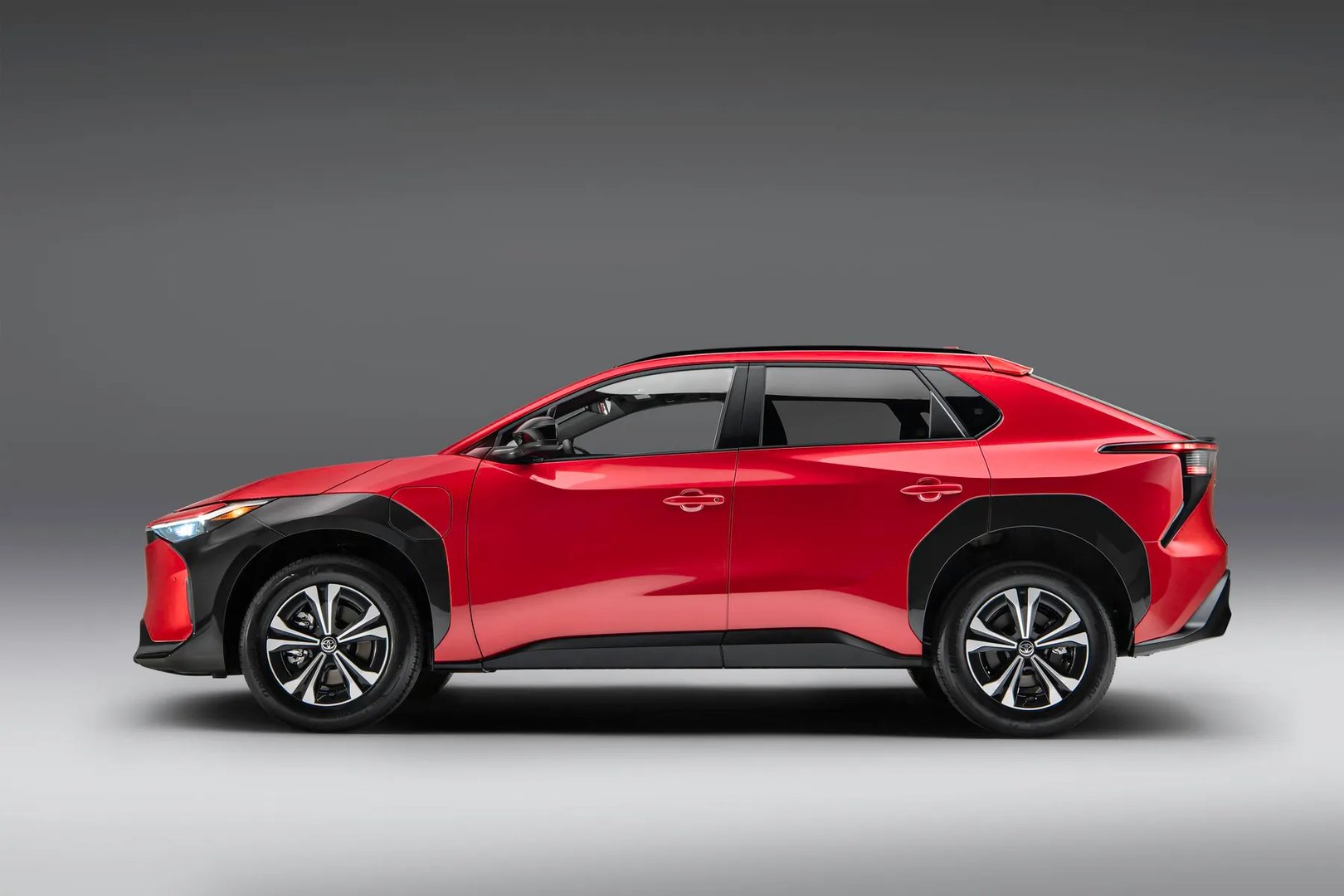 Toyota_bZ4X_1_generation__SUV_5-doors__2.jpg