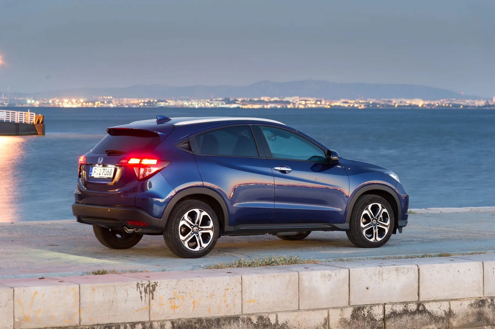 Honda_HR-V_2_generation__SUV_5-doors__3.jpg