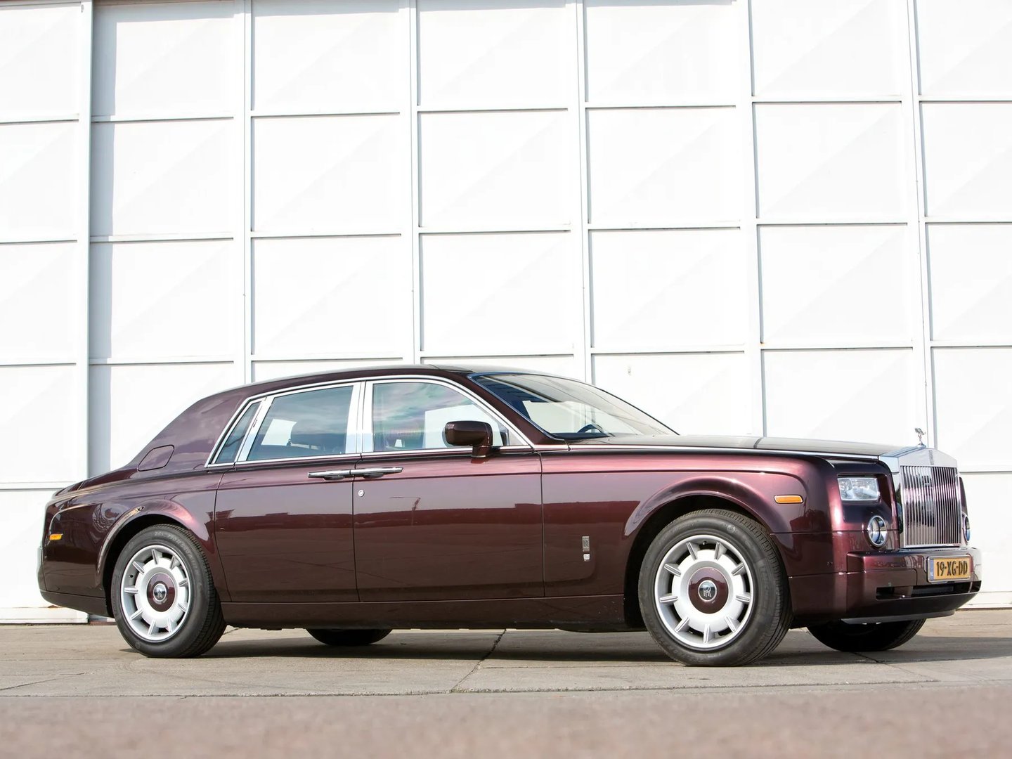 Rolls-Royce_Phantom_7_generation__Sedan_Long__11.jpg
