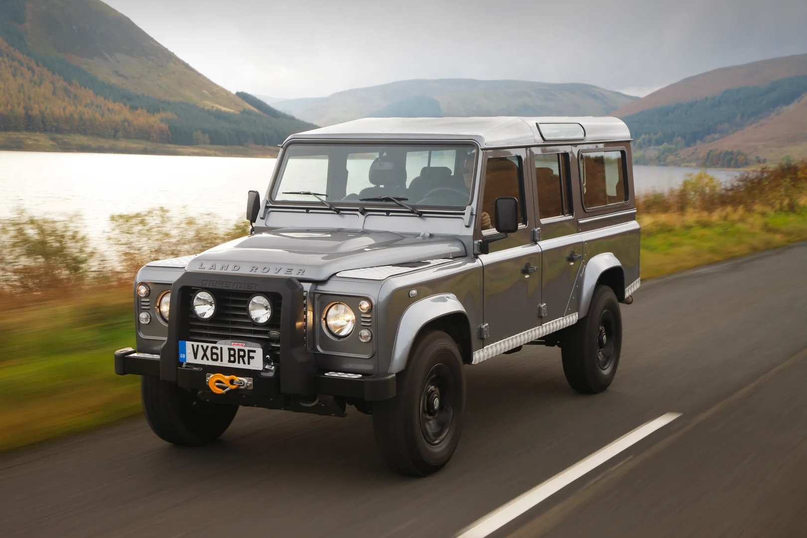 Land Rover_Defender_1_generation_restyling__SUV_5-doors__2.jpg