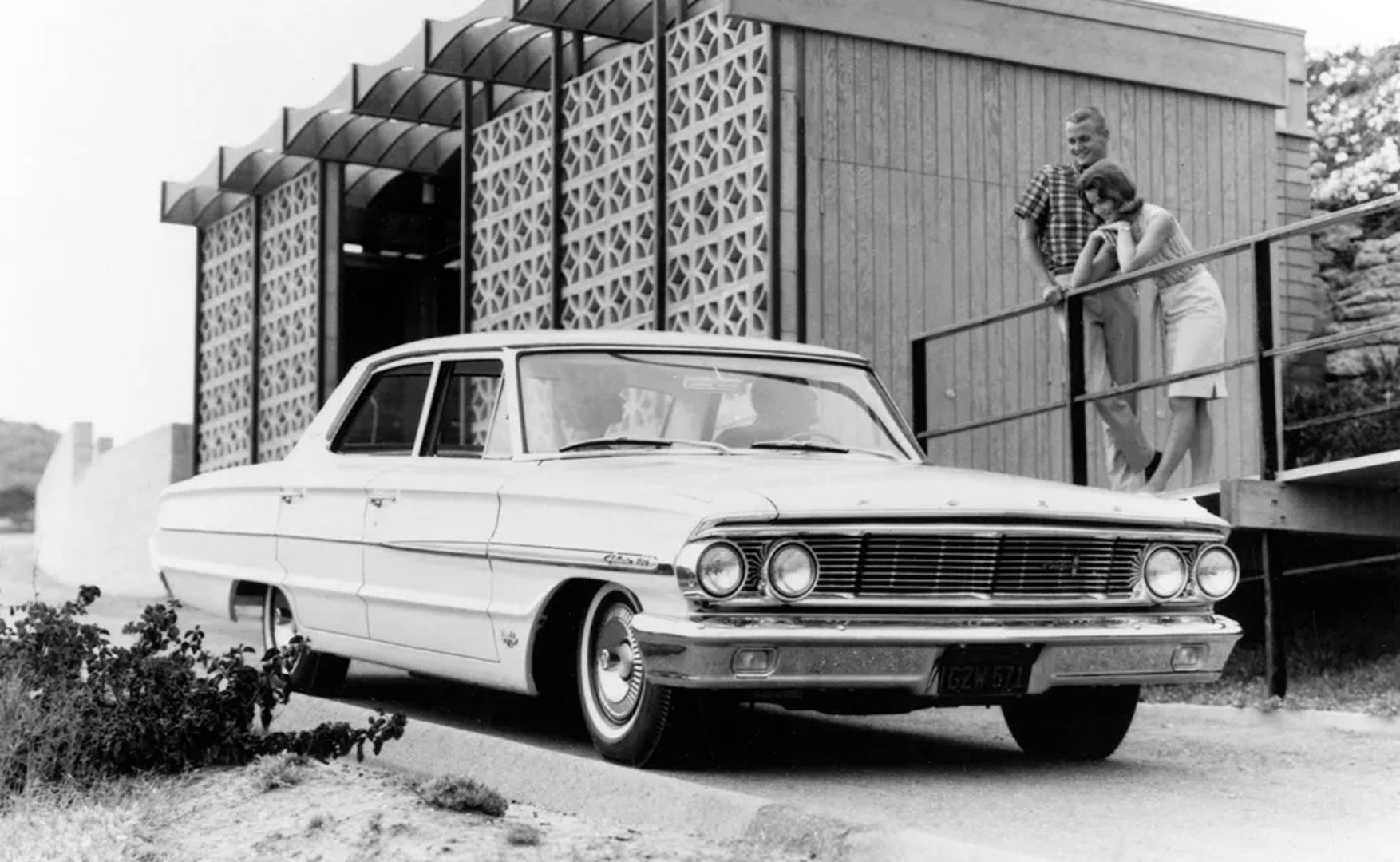 Ford_Galaxie_(USA)_2_generation__Sedan__1.jpg