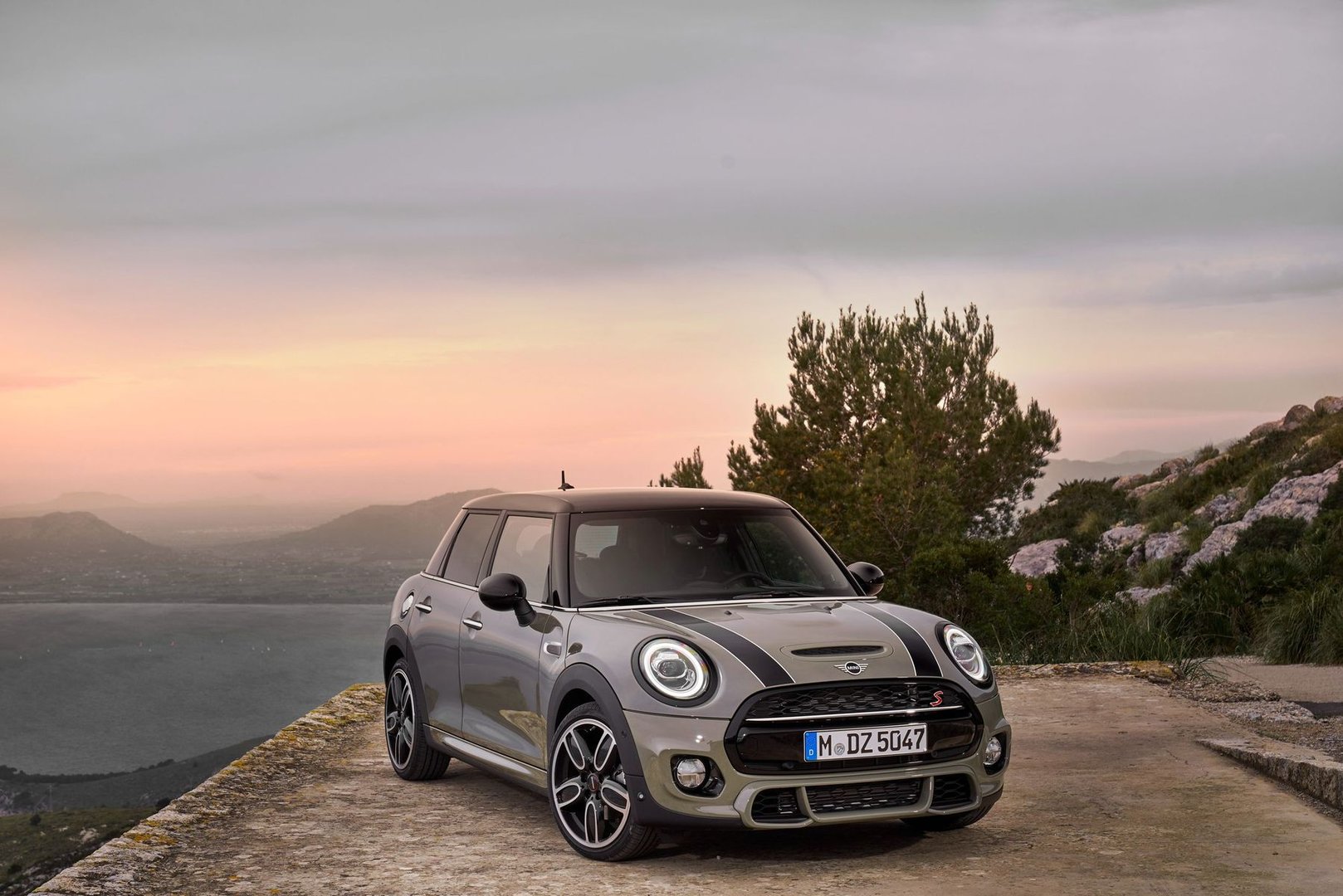 mini_Cooper_3_generation_restyling__Mini_5-doors__3.jpg