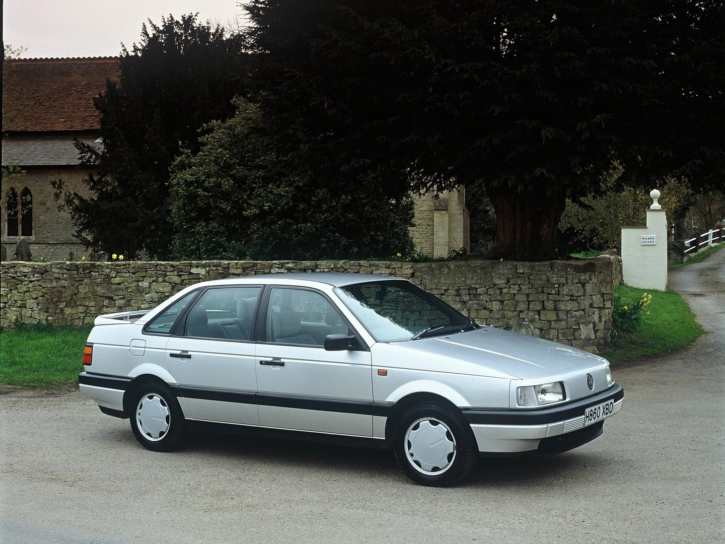 Volkswagen_Passat_3_generation__Sedan__11.jpg