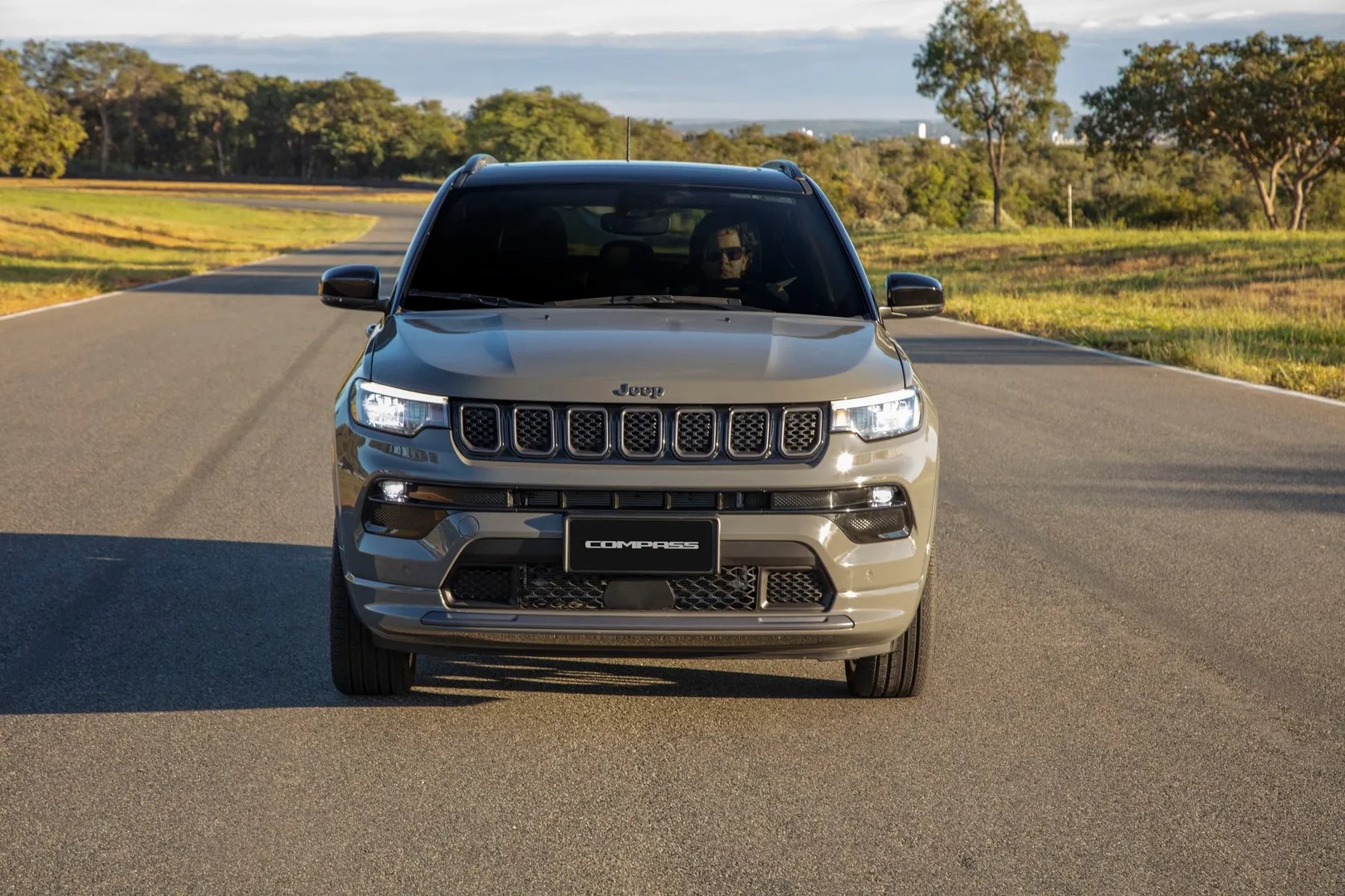 Jeep_Compass_2_generation_restyling__SUV_5-doors__2.jpg