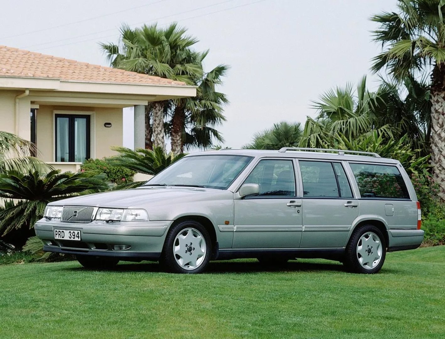 Volvo_960_1_generation_restyling__Estate_5-door__5.jpg