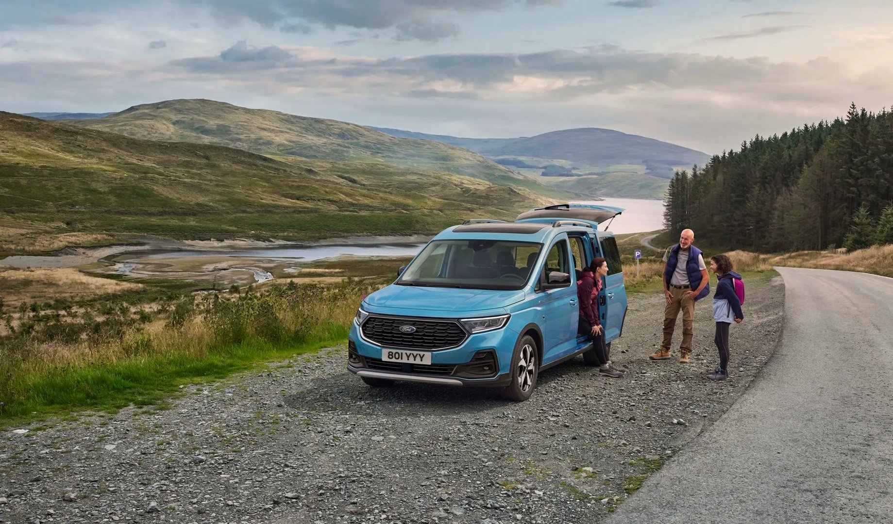 Ford_Tourneo_Connect_3_generation__Compact_Van__9.jpg
