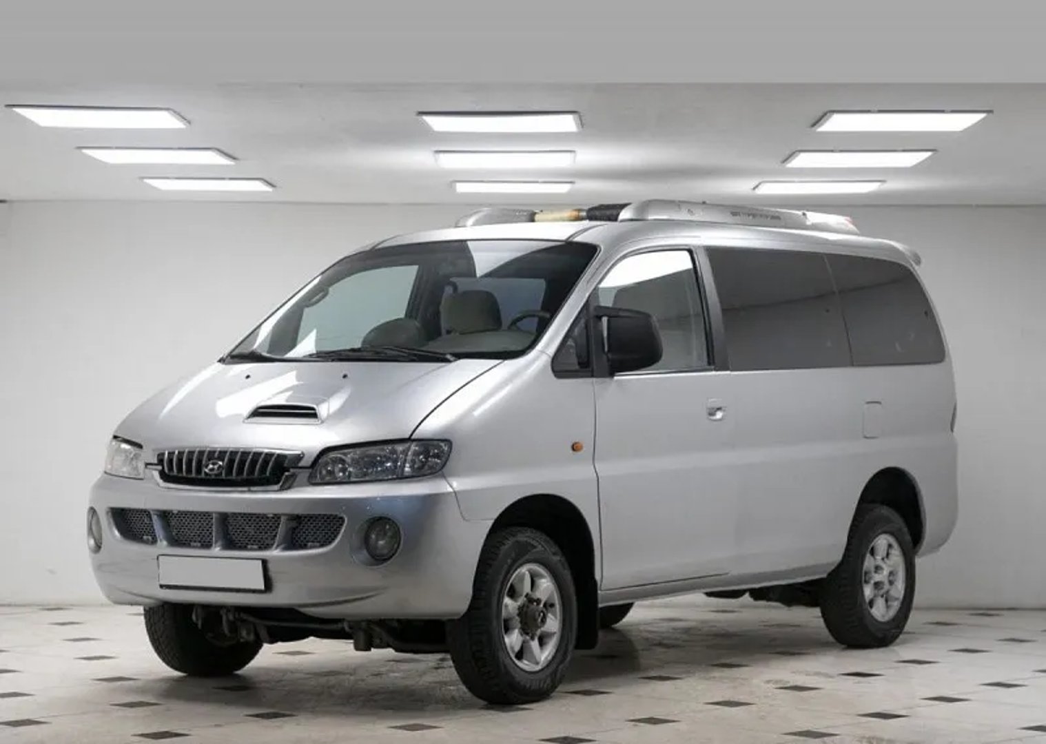 Hyundai_Starex_1_generation_restyling__Minivan__7.jpg