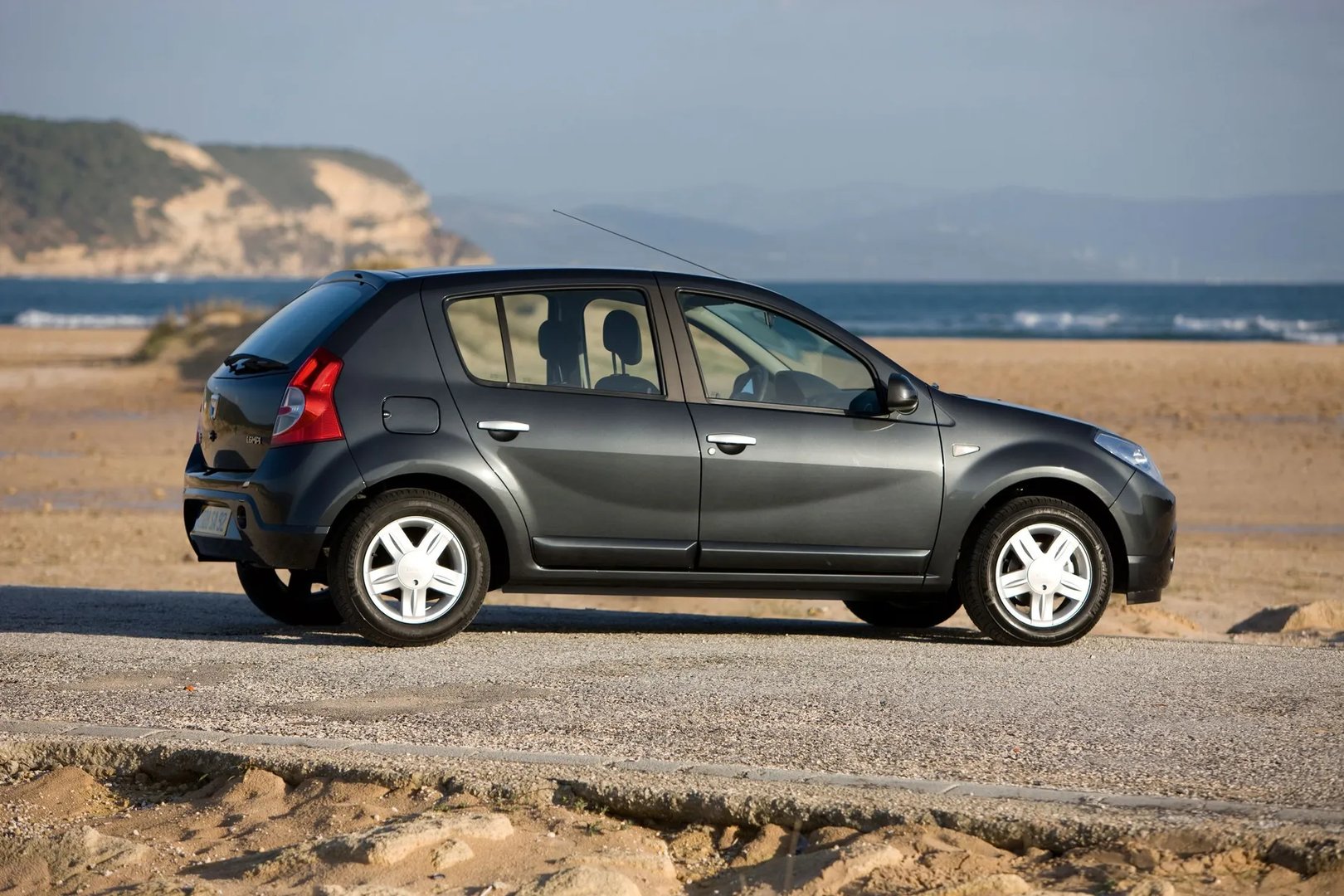 Dacia_Sandero_1_generation__Mini_5-doors__11.jpg