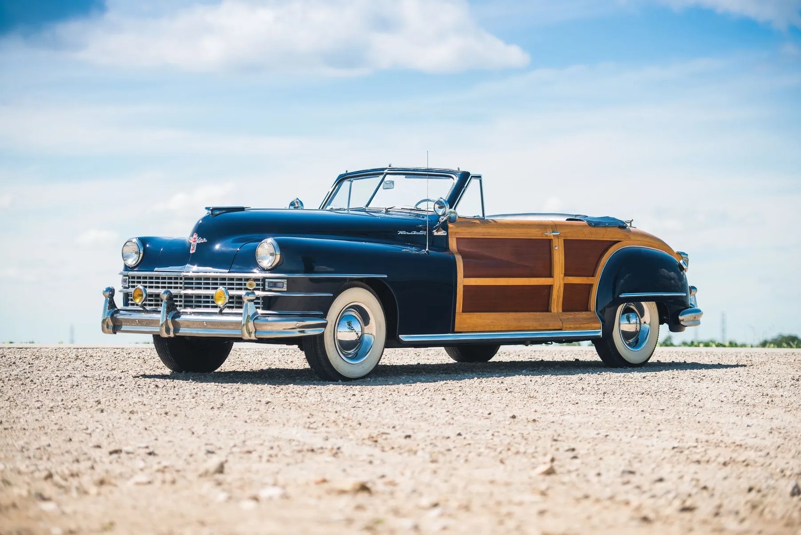 Chrysler_New_Yorker_2_generation__Cabrio__8.jpg