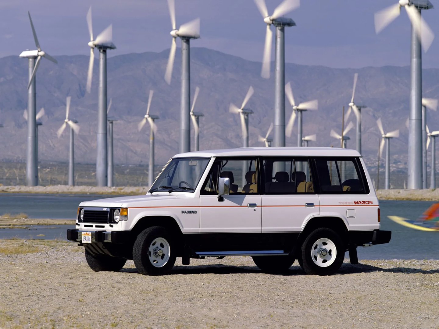 Mitsubishi_Pajero_1_generation__SUV_5-doors__6.jpg
