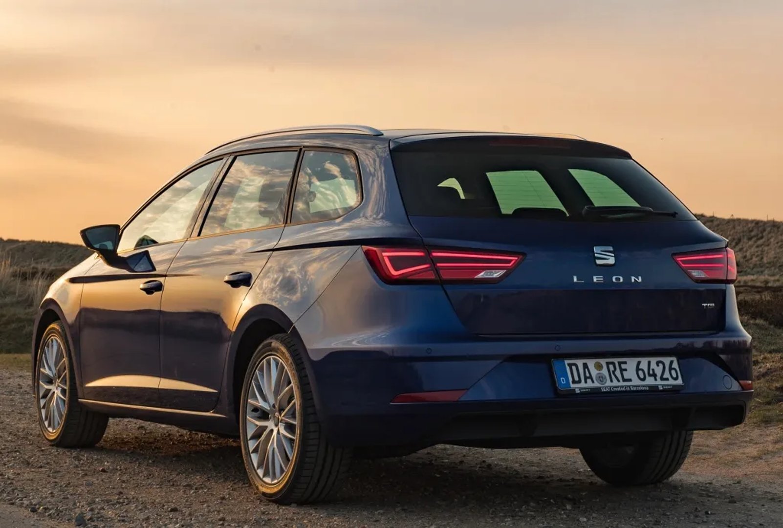 SEAT_Leon_3_generation_restyling__Estate_5-door__1.jpg