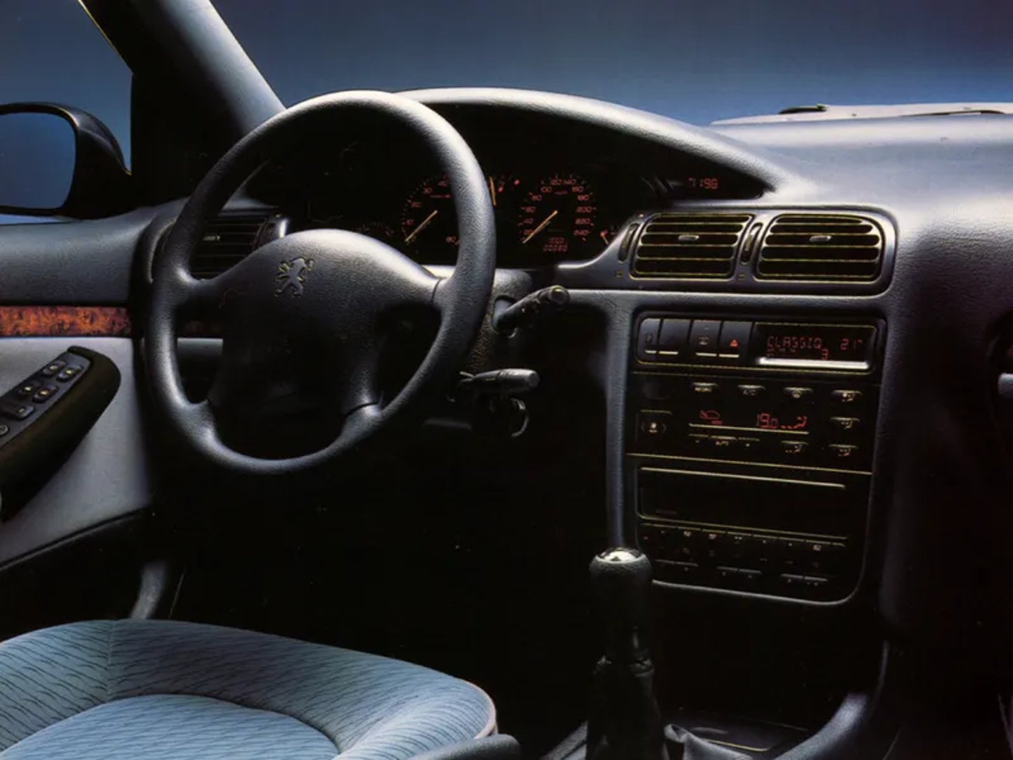 Peugeot_406_1_generation__Sedan__2.jpg