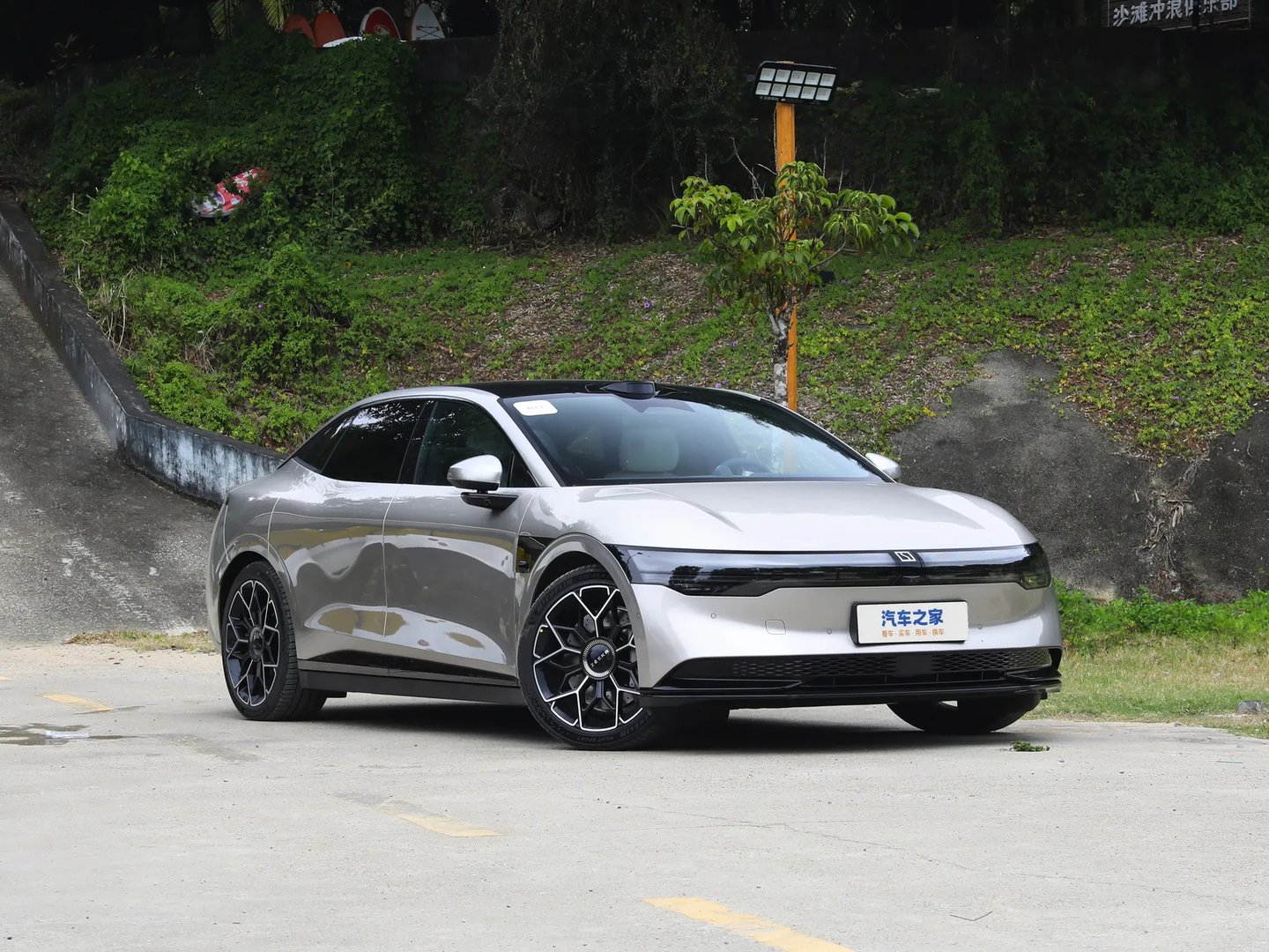 zeekr_007_1_generation__Sedan__13.jpg