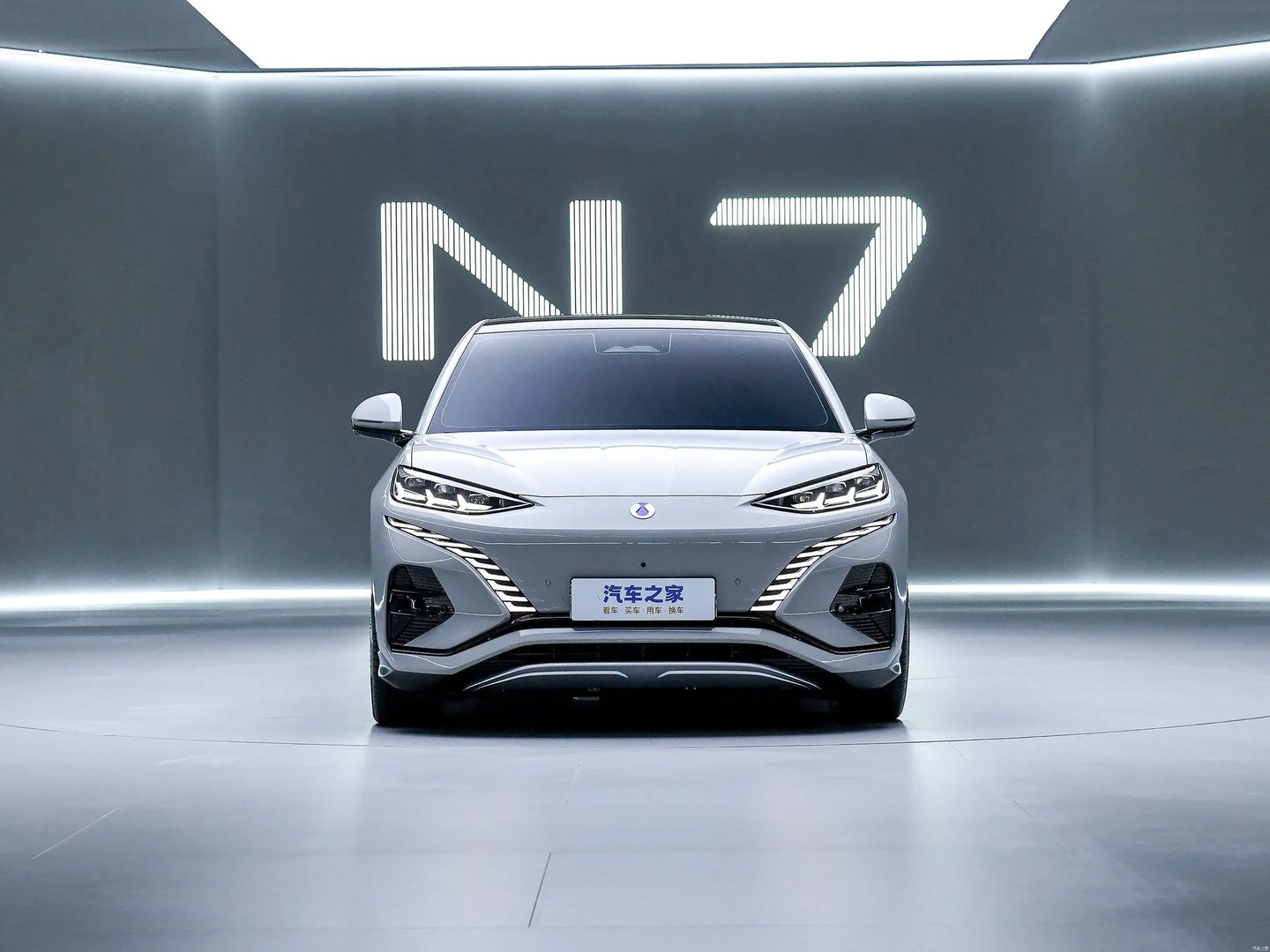 denza_N7_1_generation__SUV_5-doors__5.jpg