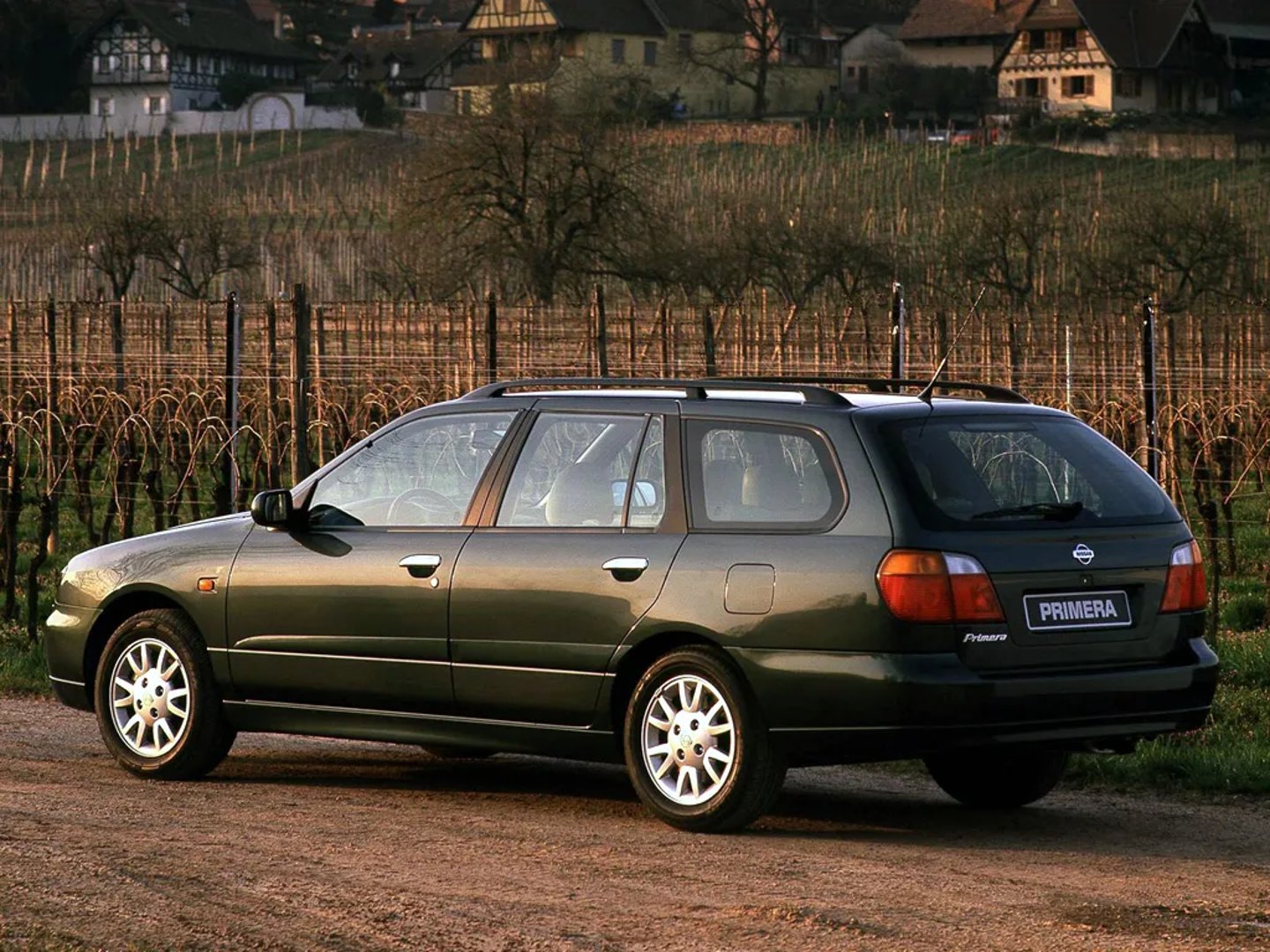 Nissan_Primera_2_generation_restyling__Estate_5-door__3.jpg