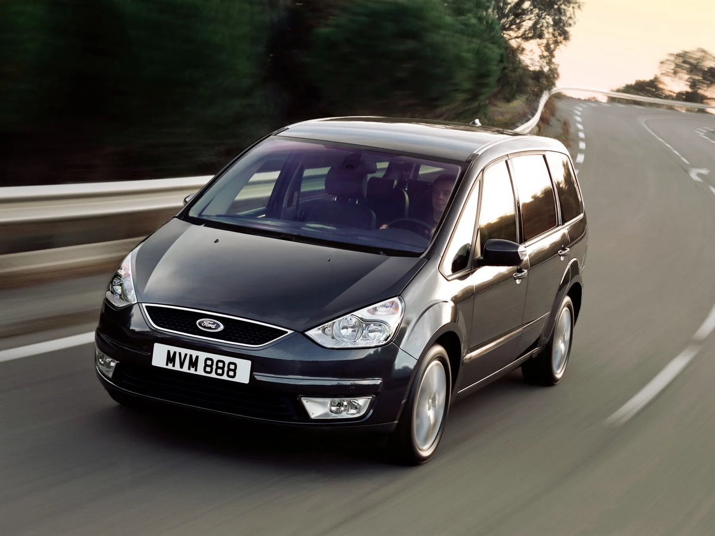 Ford_Galaxy_2_generation__Minivan__11.jpg