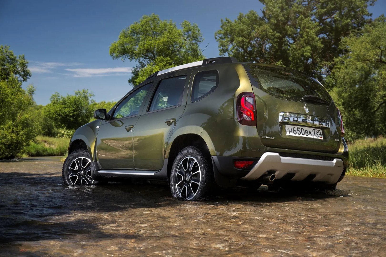Renault_Duster_1_generation_restyling__SUV_5-doors__7.jpg