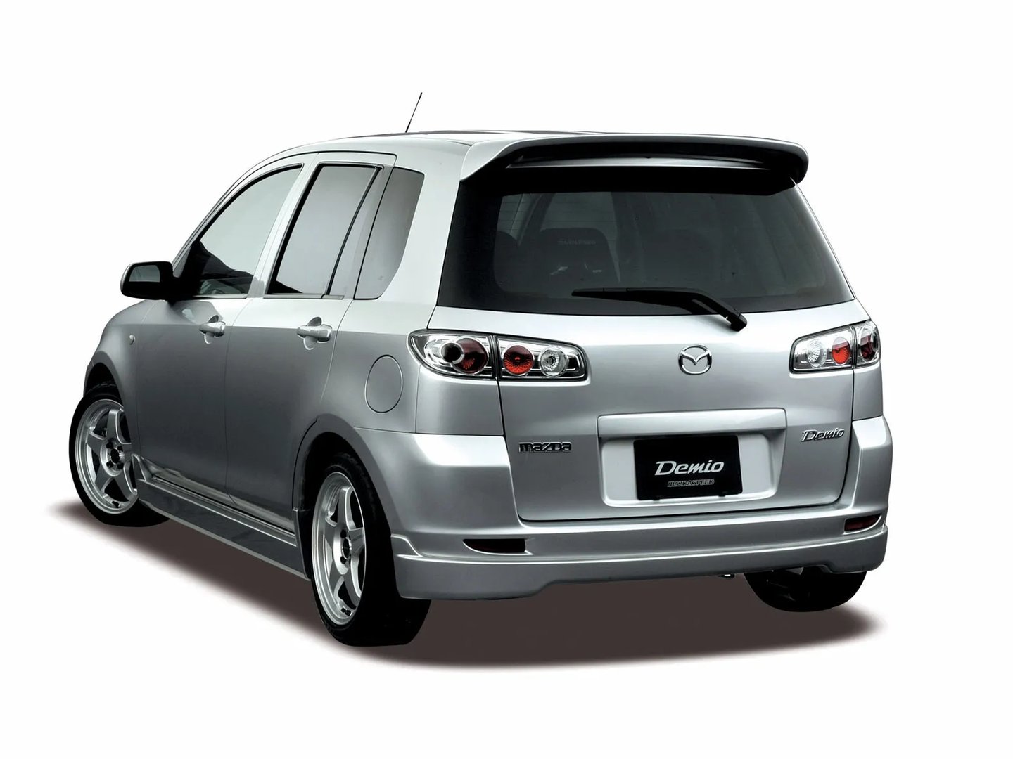 Mazda_Demio_2_generation__Mini_5-doors__4.jpg