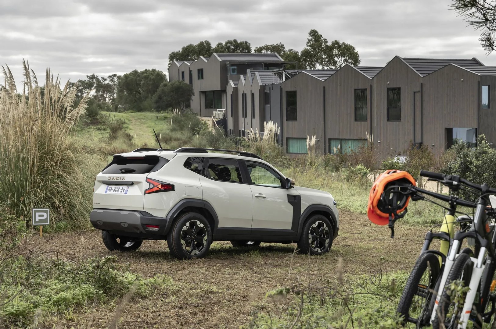 Dacia_Duster_3_generation__SUV_5-doors__10.jpg