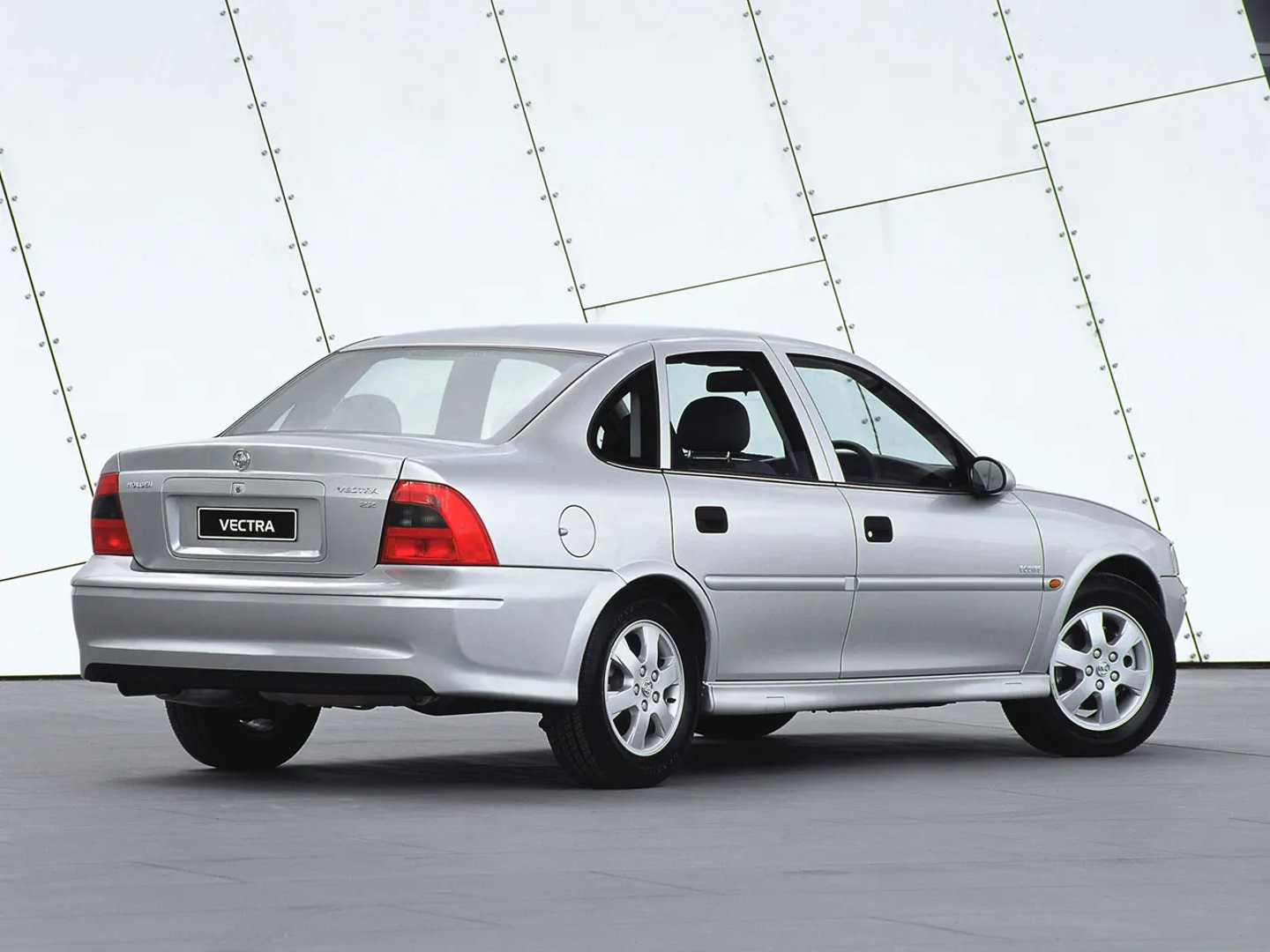 Holden_Vectra_1_generation__Sedan__4.jpg