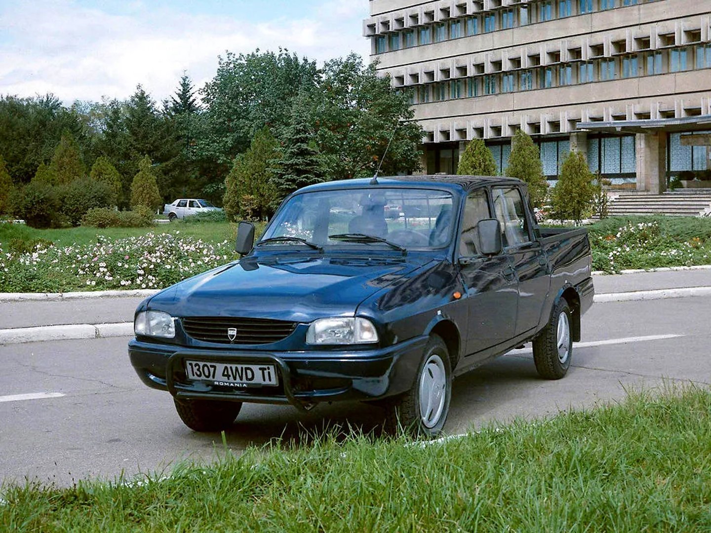 Dacia_Pick-Up_1_generation__Pickup_double-cab__3.jpg