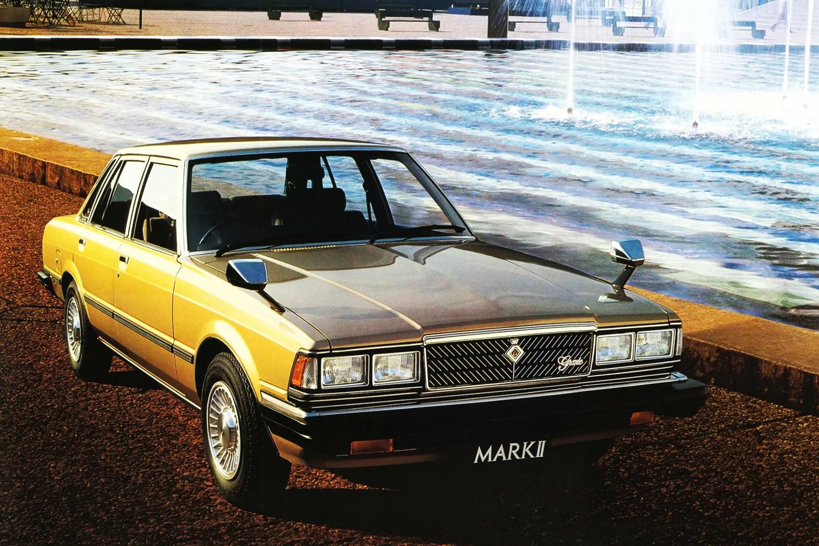 Toyota_Mark_II_4_generation__Sedan__1.jpg