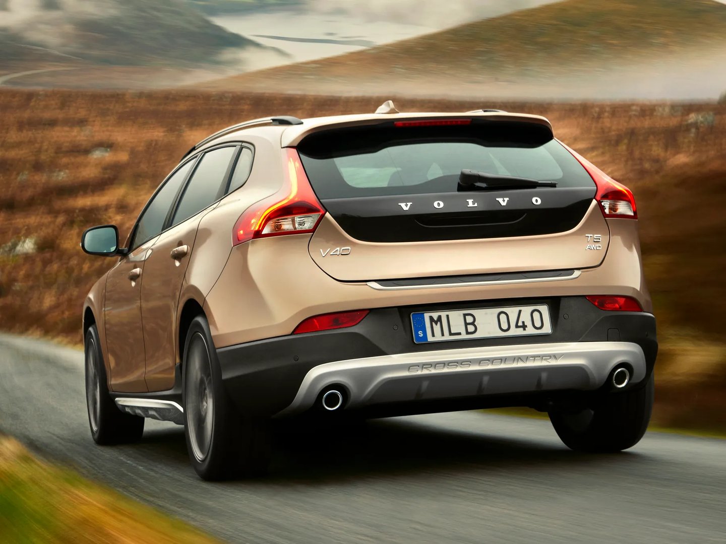 Volvo_V40_Cross_Country_1_generation__Hatchback_5-door__5.jpg