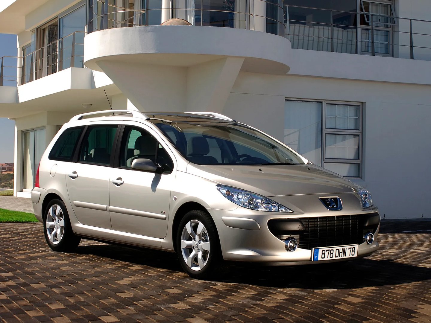 Peugeot_307_1_generation_restyling__Estate_5-door__2.jpg