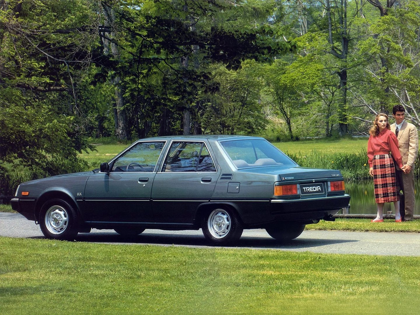 Mitsubishi_Tredia_1_generation__Sedan__5.jpg