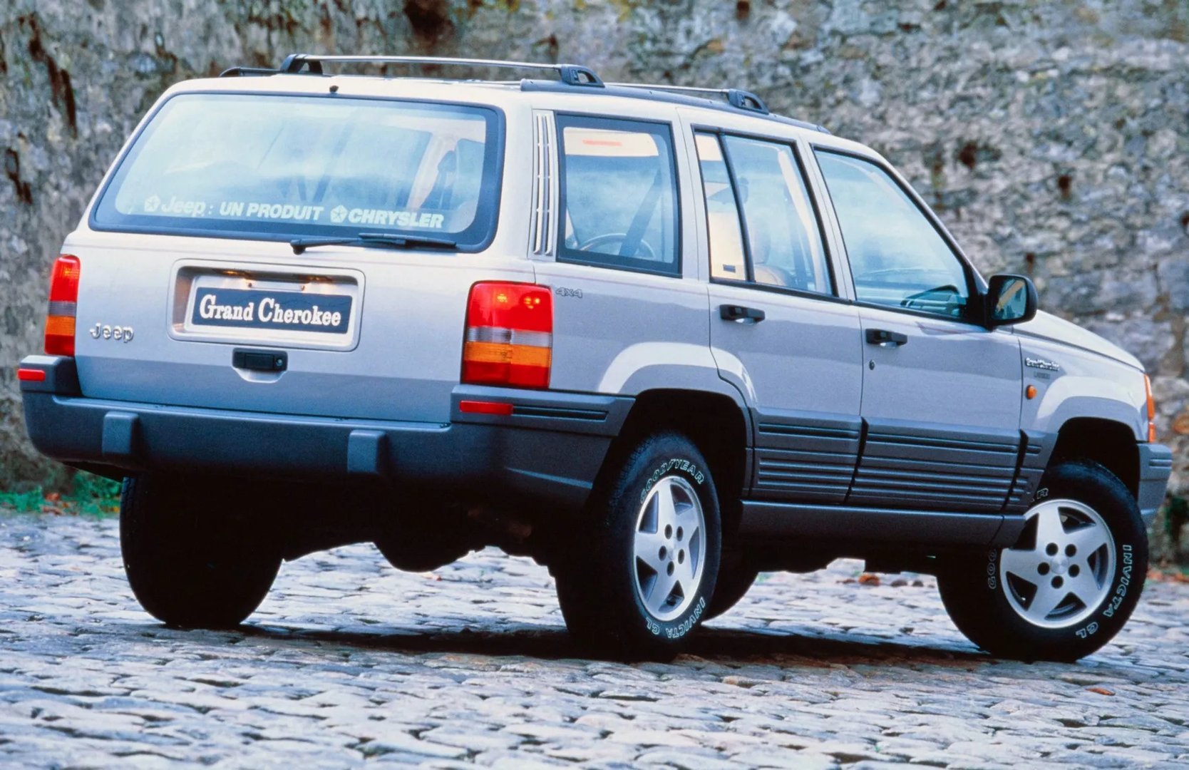 Jeep_Grand_Cherokee_1_generation__SUV_5-doors__6.jpg