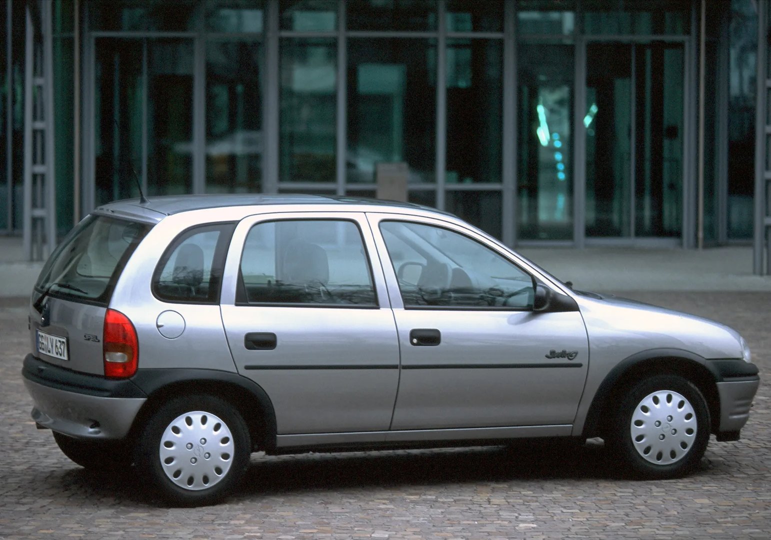 Opel_Corsa_2_generation__Mini_5-doors__11.jpg