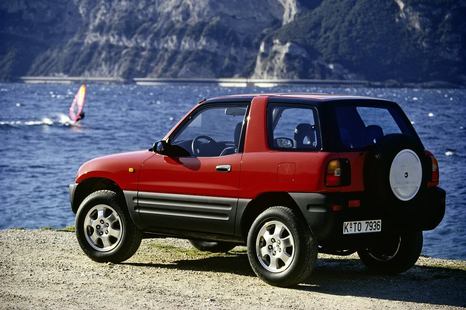 Toyota_RAV4_1_generation__SUV_3-doors__4.jpg