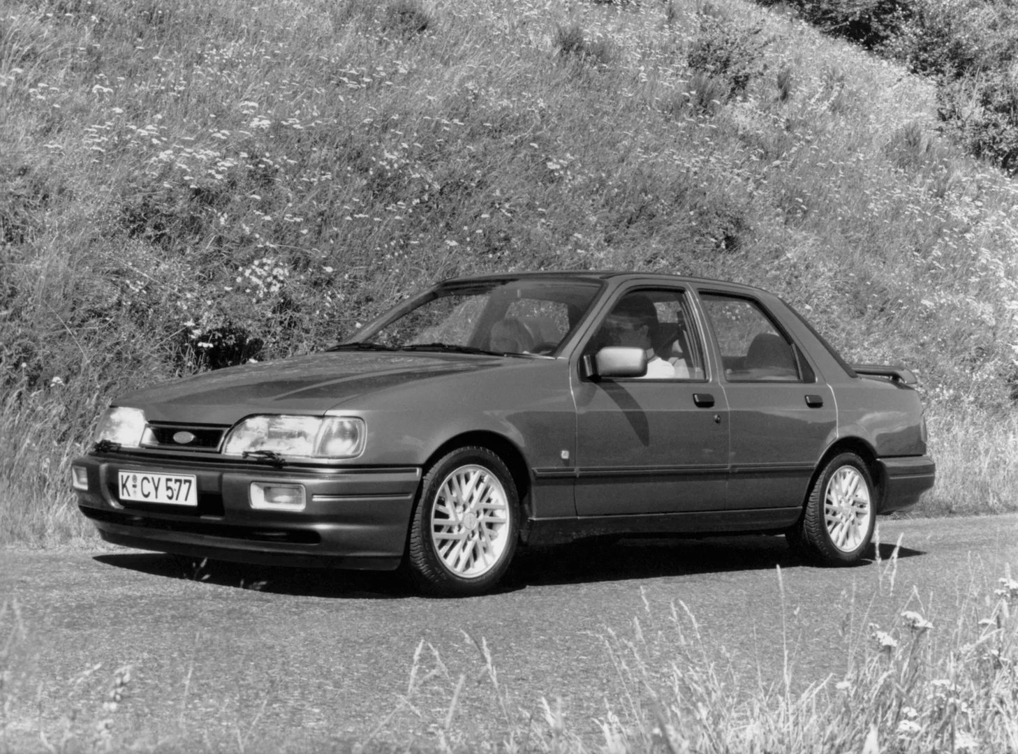 Ford_Sierra_1_generation_restyling__Sedan__11.jpg