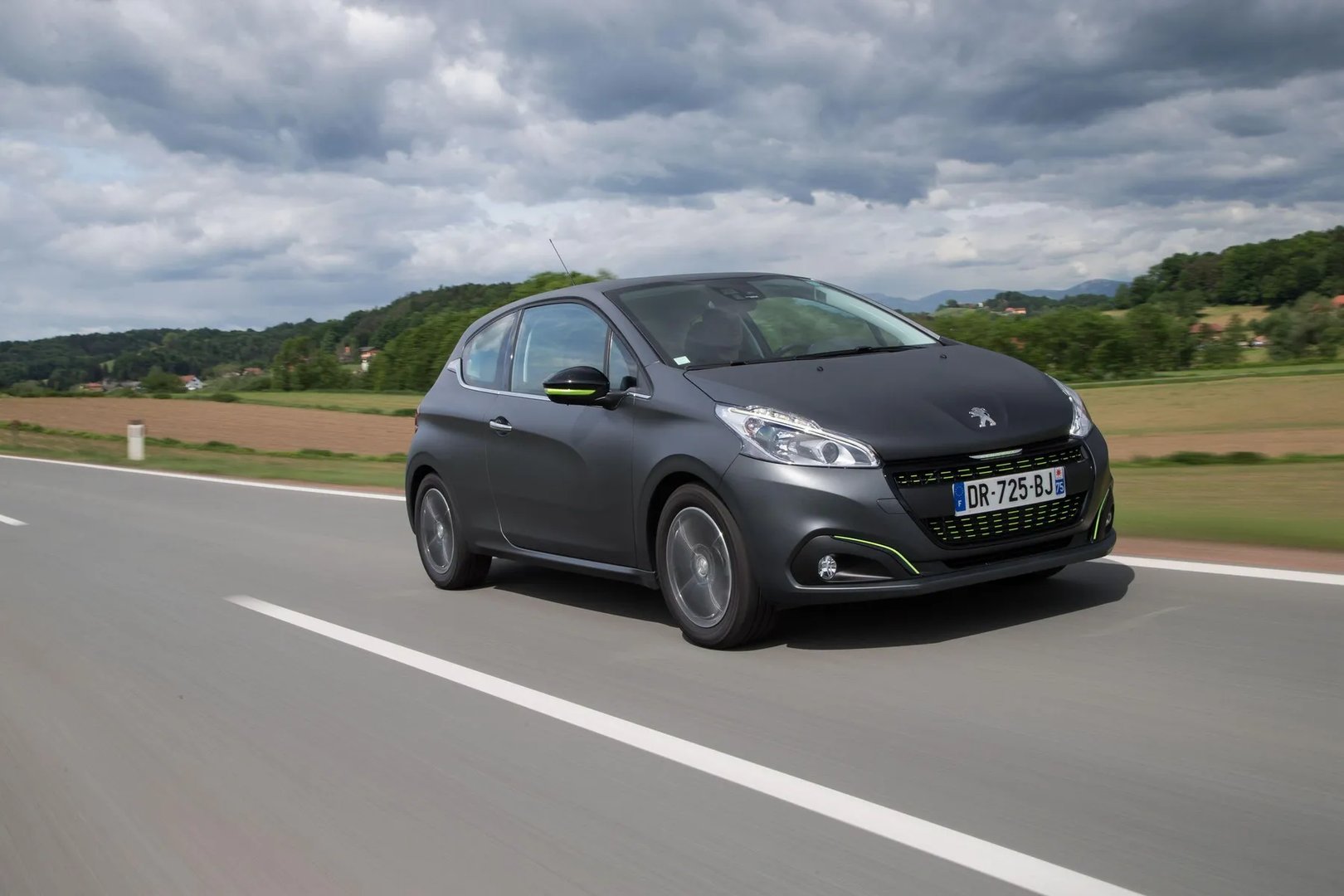 Peugeot_208_1_generation_restyling__Mini_3-doors__11.jpg