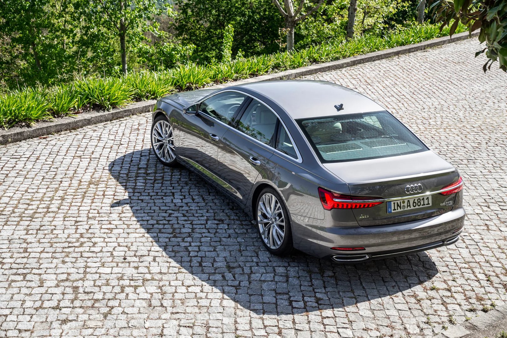 Audi_A6_5_generation__Sedan__4.jpg