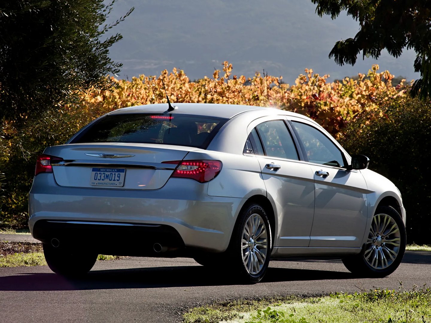 Chrysler_200_1_generation__Sedan__1.jpg