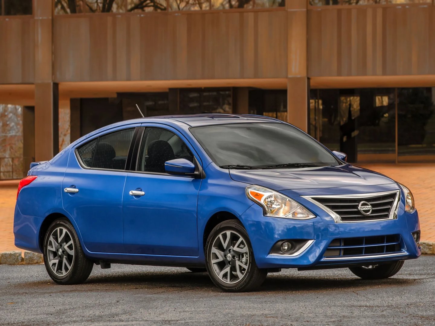 Nissan_Versa_2_generation_restyling__Sedan__5.jpg