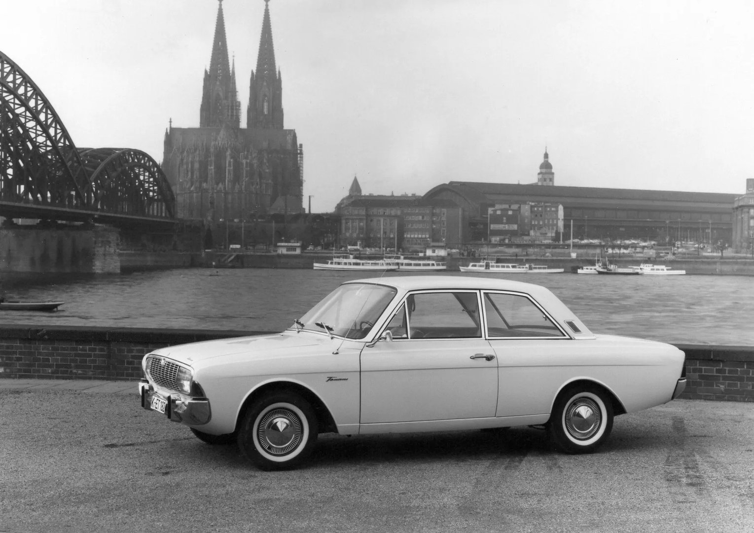 Ford_Taunus_1_generation__Sedan_2-doors__3.jpg