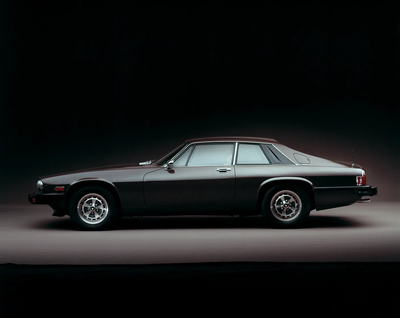 Jaguar_XJS_1_generation__Coupe__10.jpg