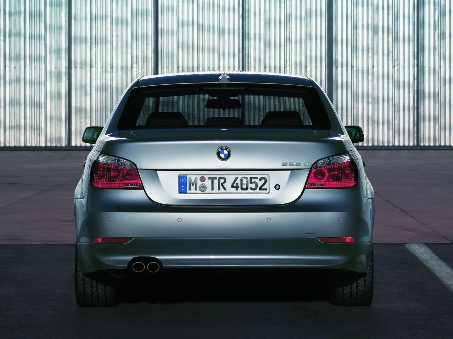 BMW_5_series_5_generation__Sedan__3.jpg