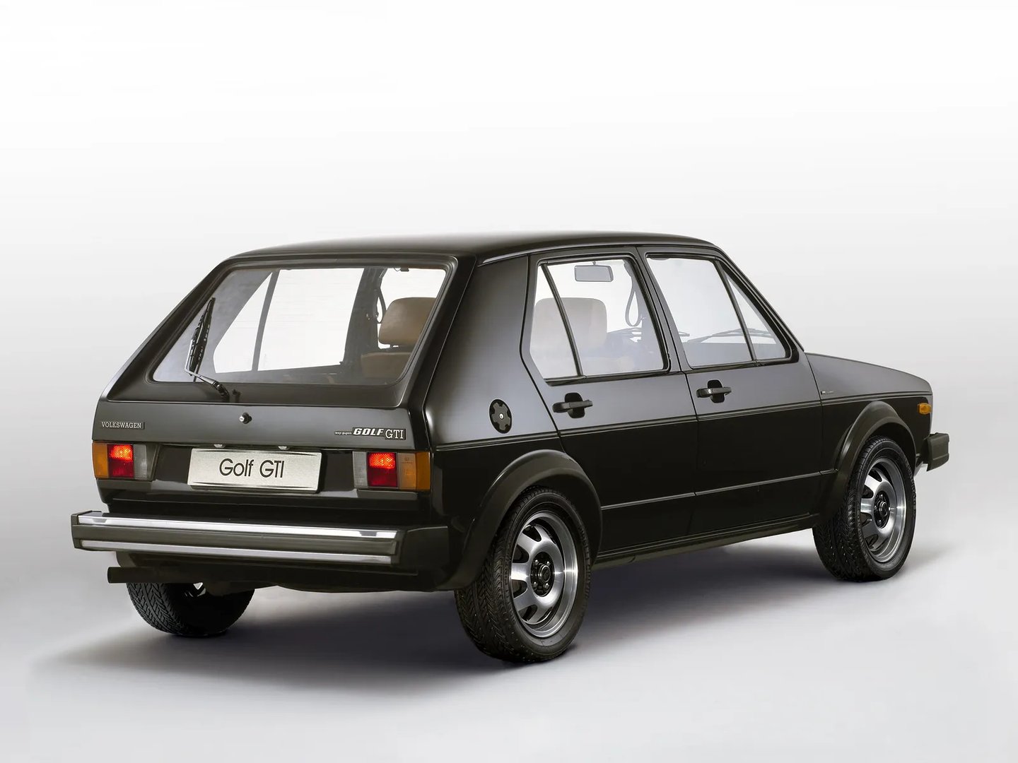 Volkswagen_Golf_GTI_1_generation__Hatchback_5-door__1.jpg