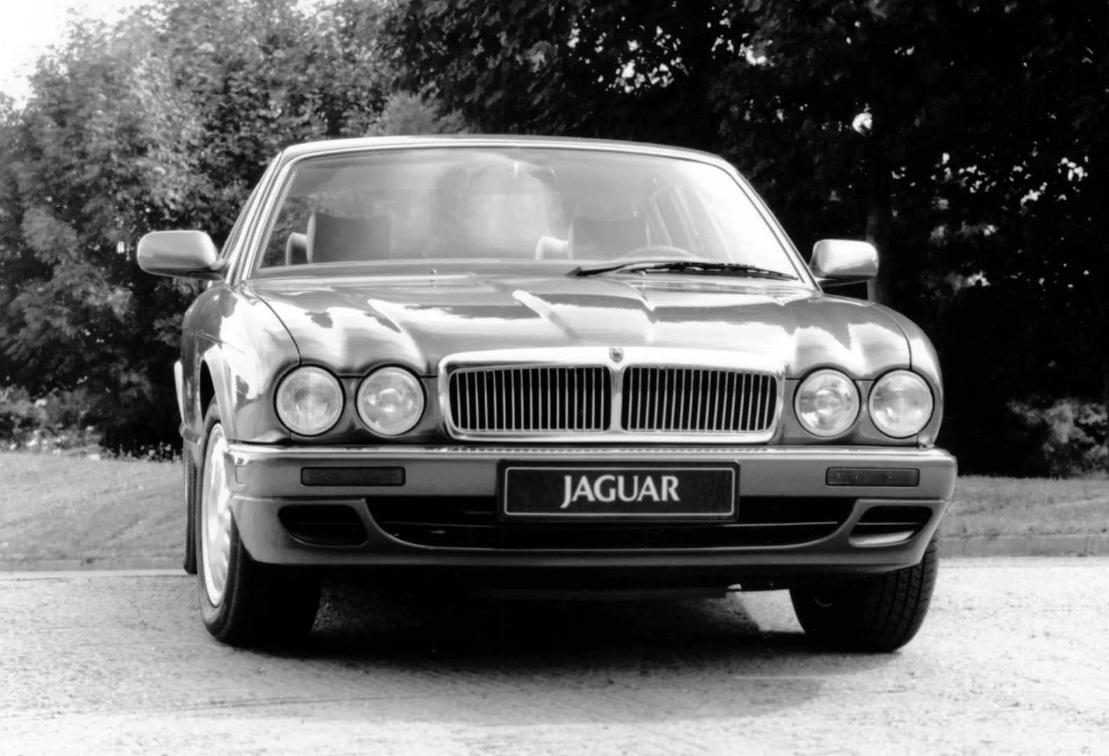 Jaguar_XJ_2_generation_restyling__Sedan__7.jpg