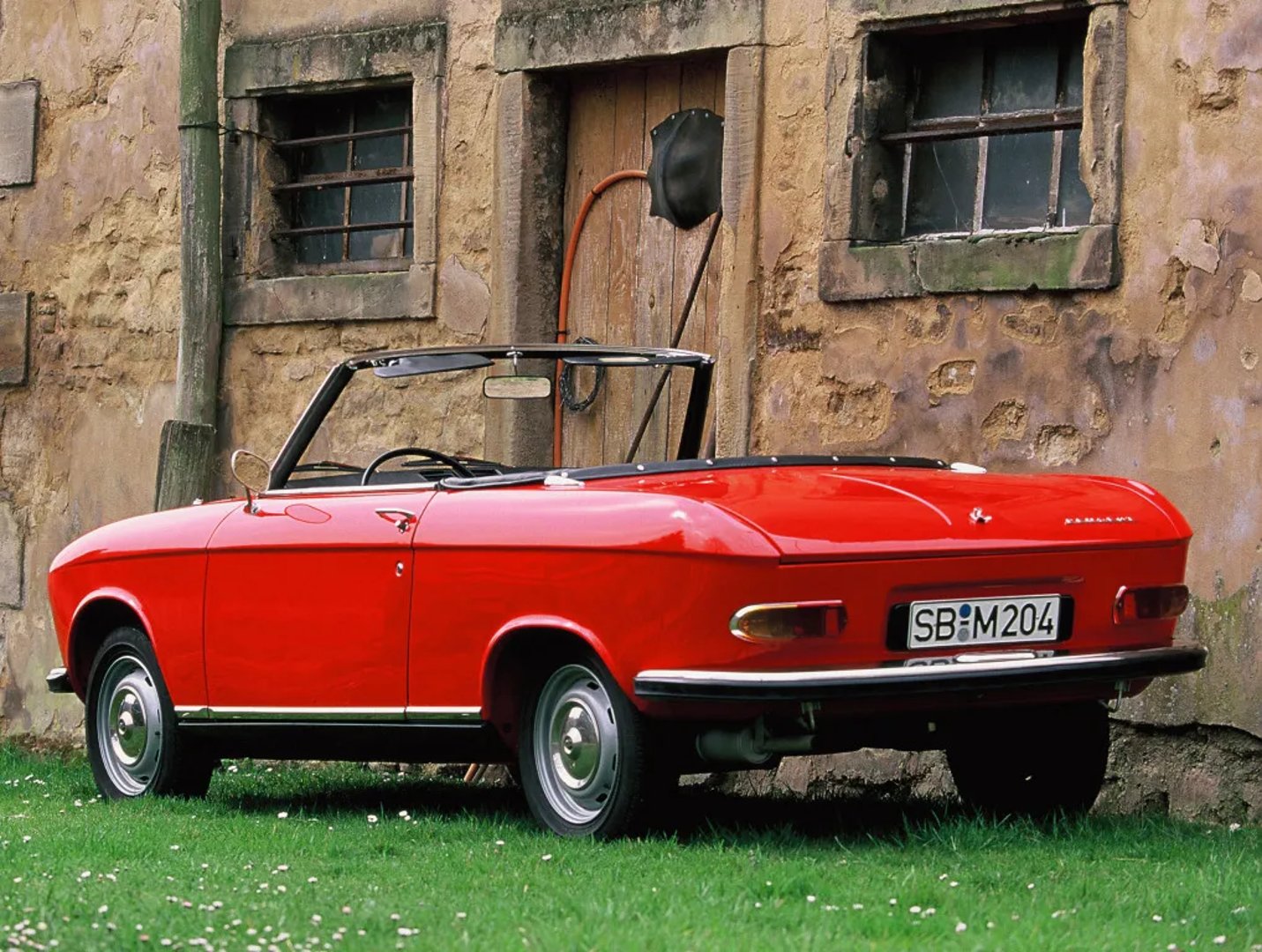 Peugeot_204_1_generation__Cabrio__1.jpg