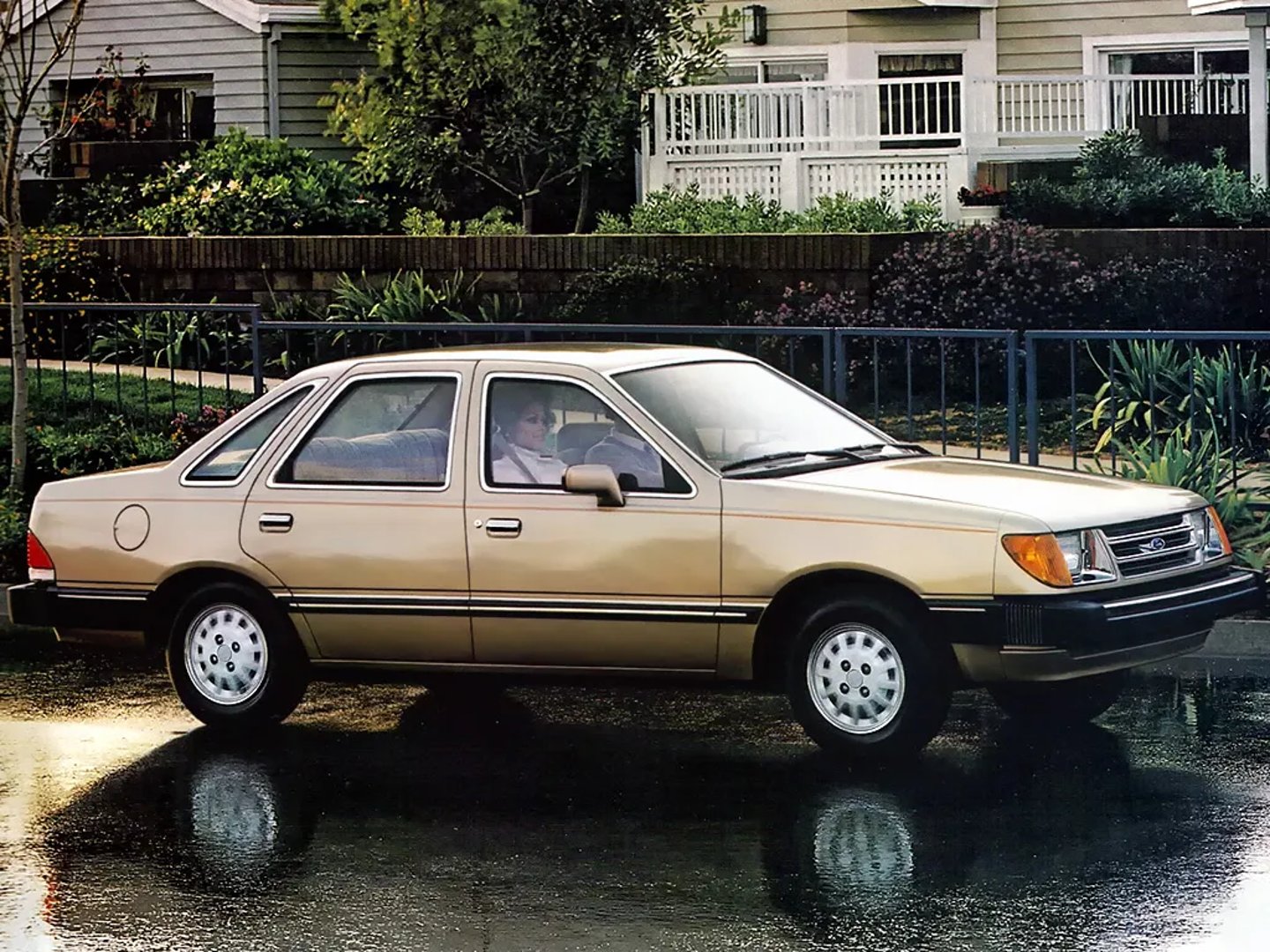 Ford_Tempo_1_generation__Sedan__3.jpg