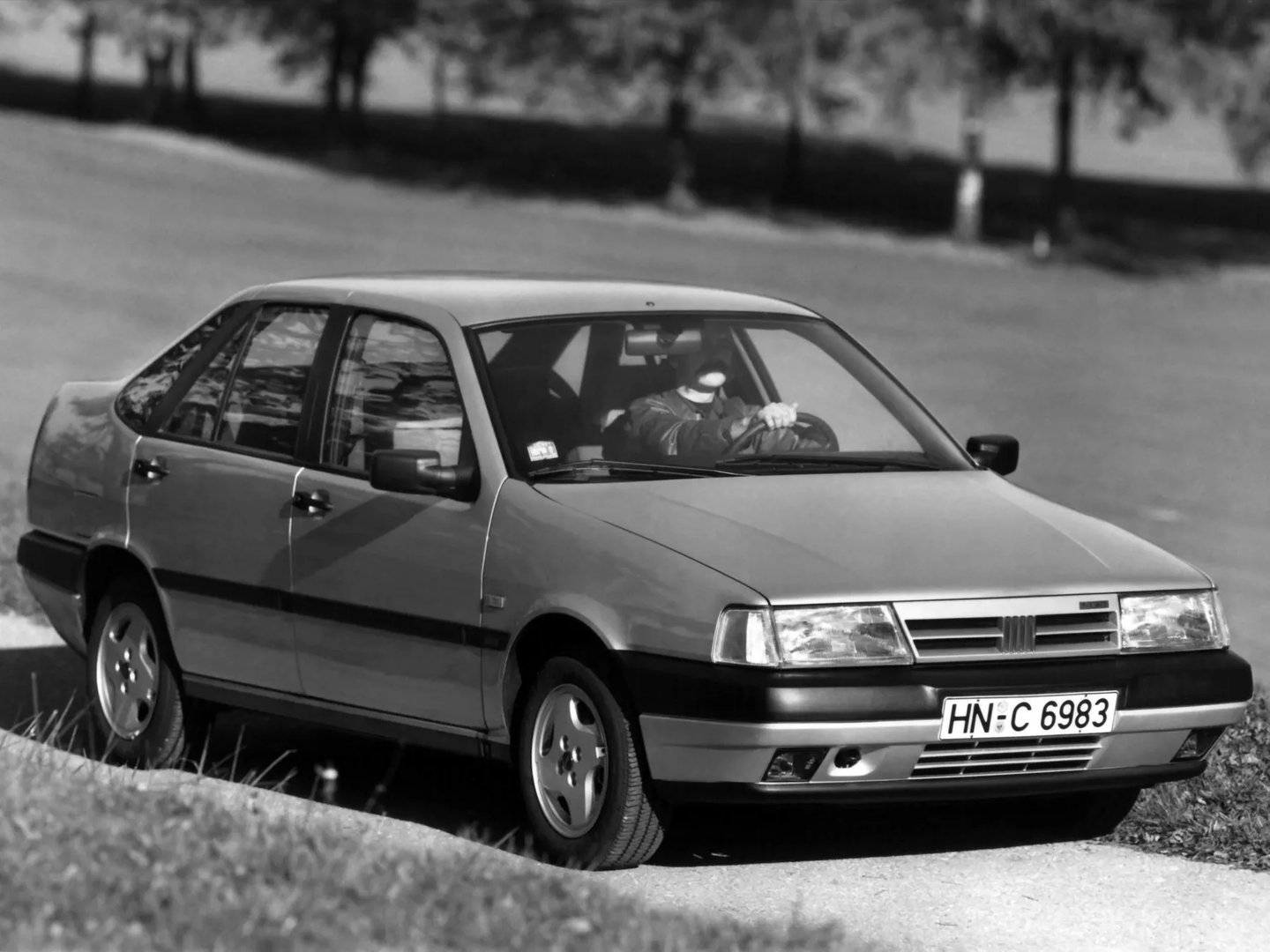 Fiat_Tempra_1_generation__Sedan__4.jpg