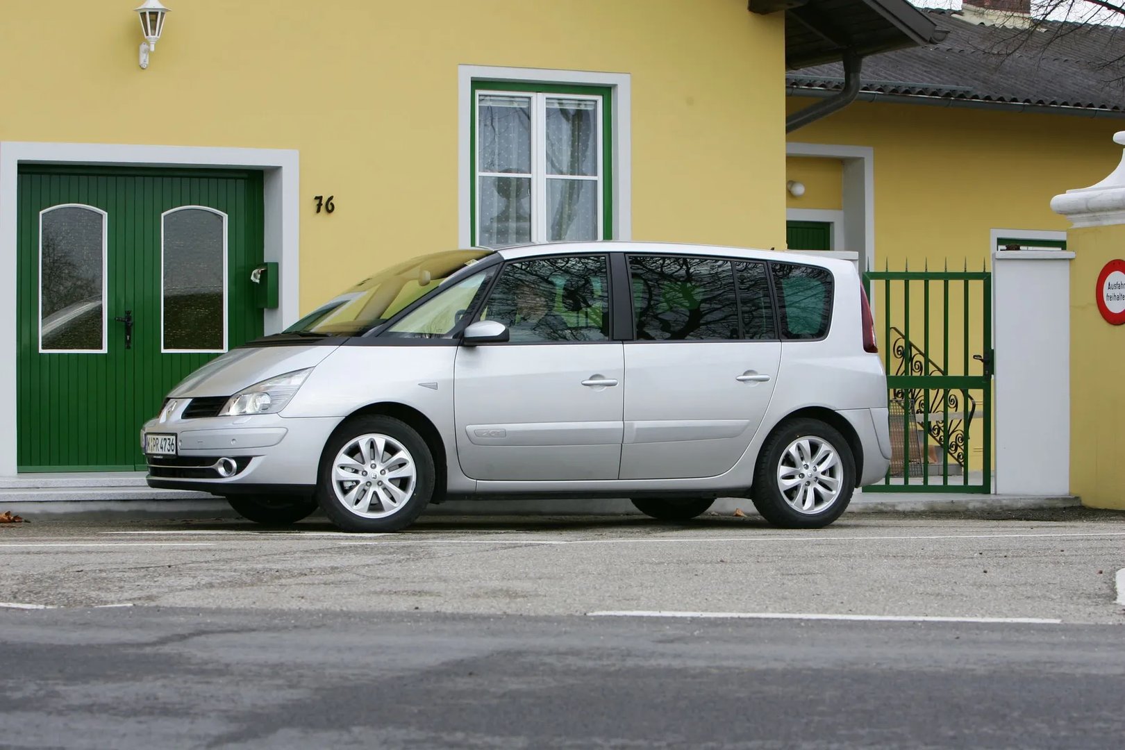 Renault_Espace_4_generation_restyling__Minivan__5.jpg
