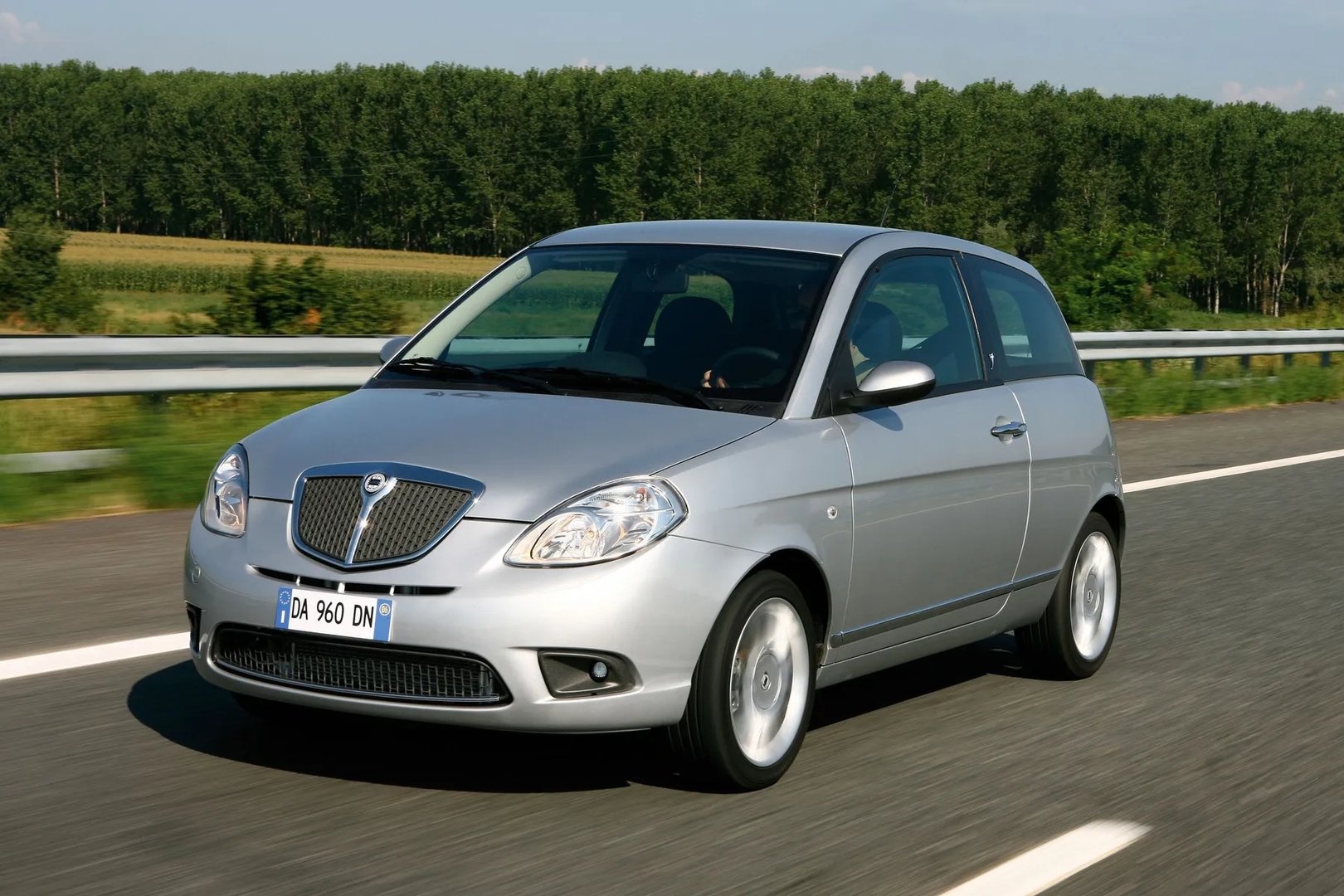Lancia_Ypsilon_2_generation_restyling__Mini_3-doors__12.jpg