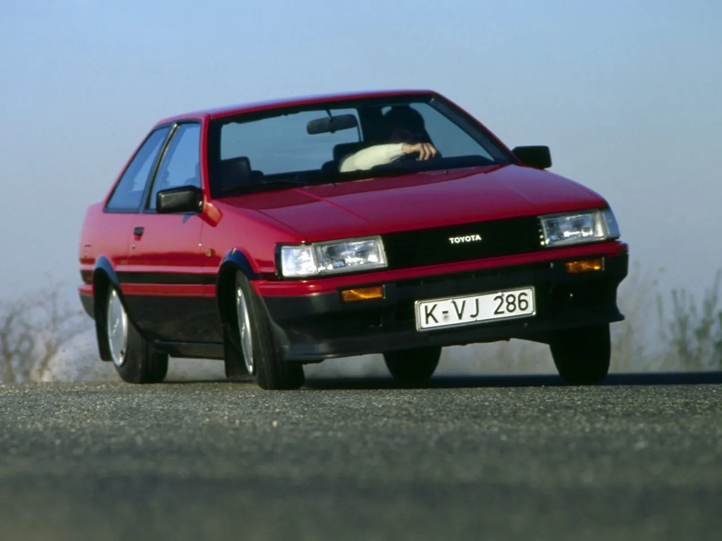 Toyota_Corolla_5_generation__Hatchback_3-door__1.jpg