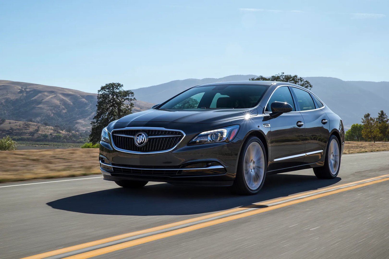 Buick_LaCrosse_3_generation__Sedan__1.jpg